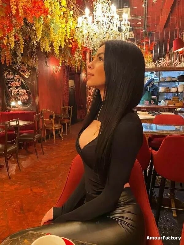 Elizabeth Profile image 2