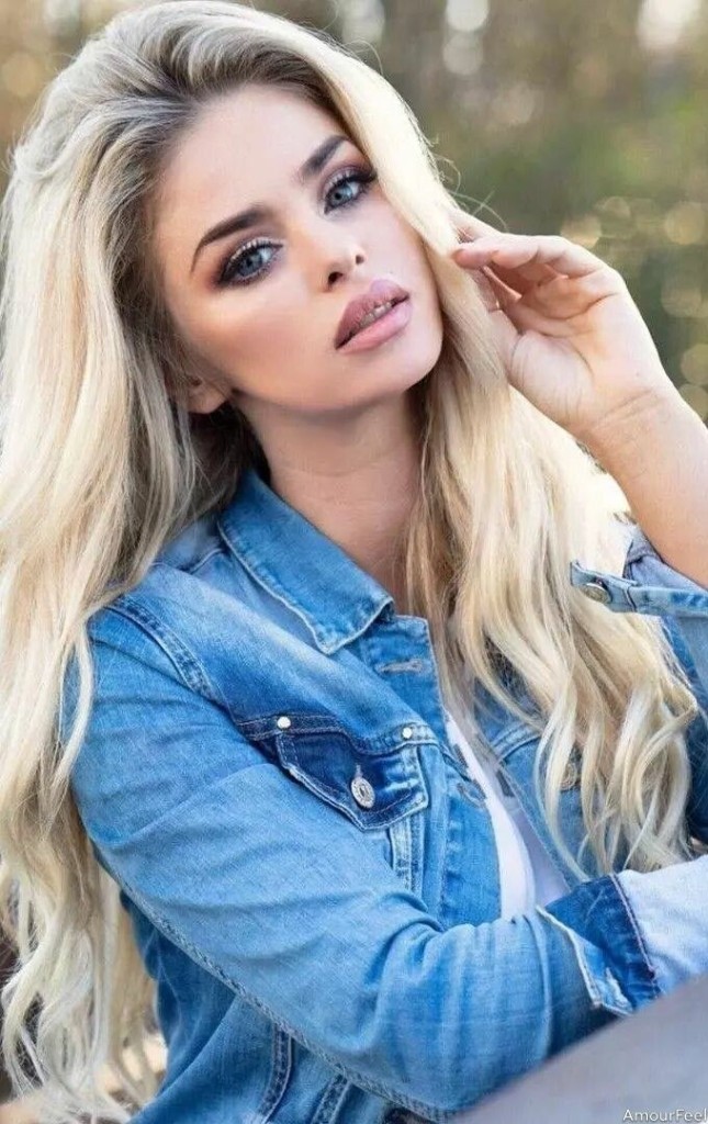 Elizabeth Profile image 3