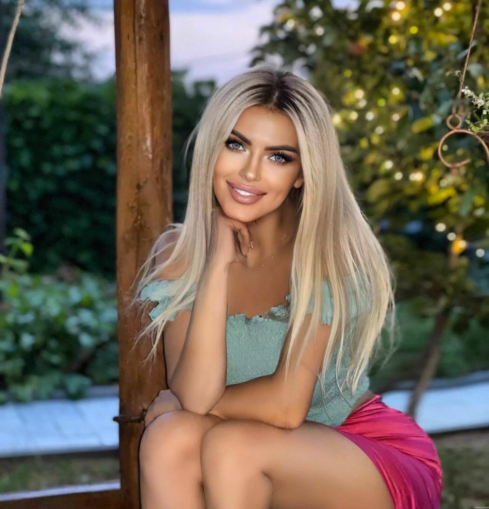 Karyna Profile image 3