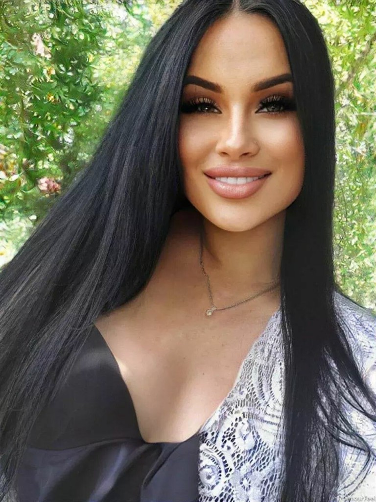 Elena Profile image 5