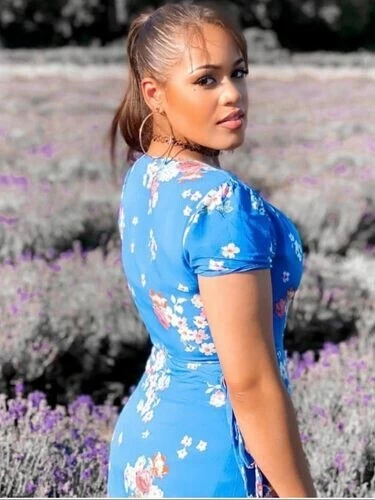 ela23 Profile image 2