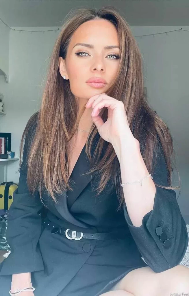 Mirela Rozalia Profile image 2