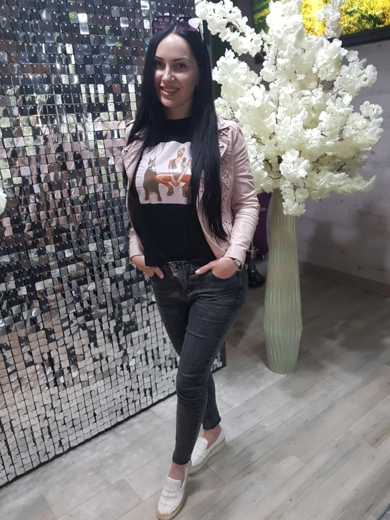 Oksana Profile image 2