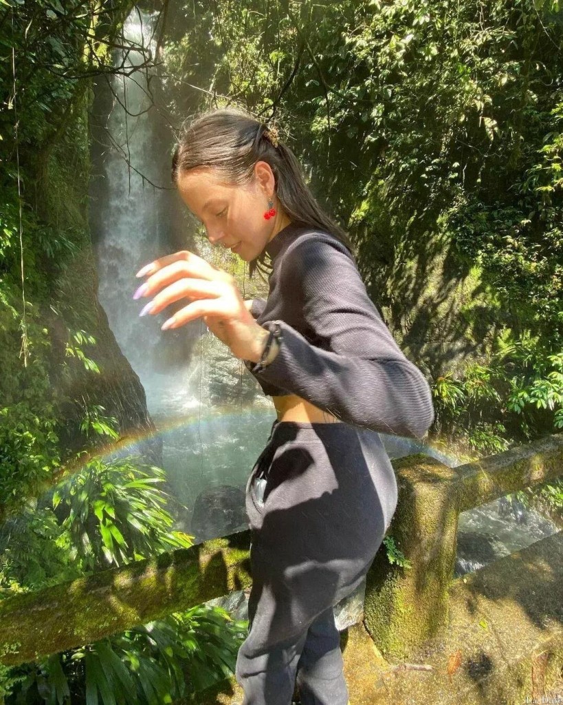 Esperanza Profile image 1