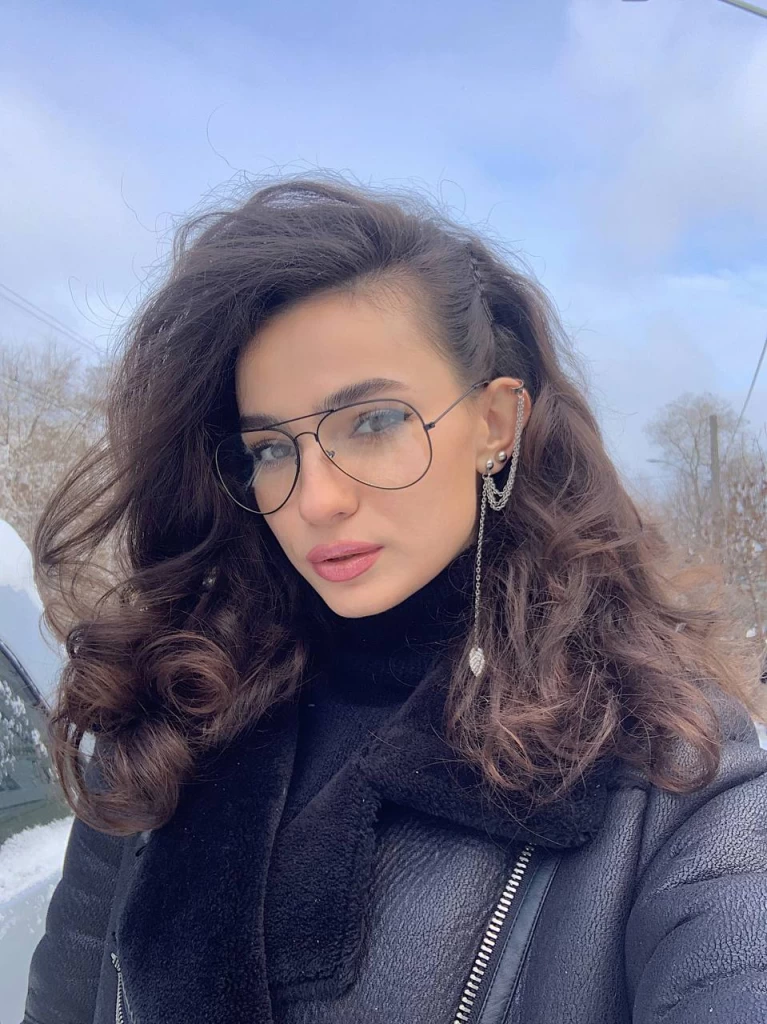 Yelyzaveta Profile image 12