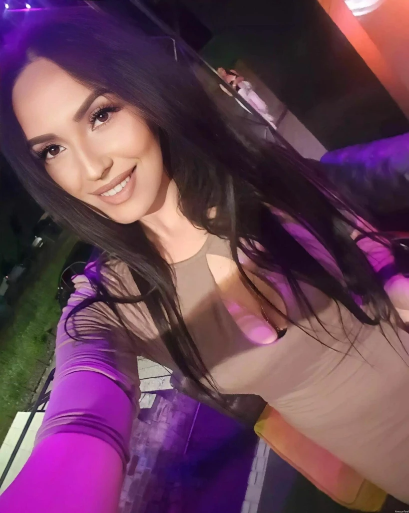 Iulia Profile image 6