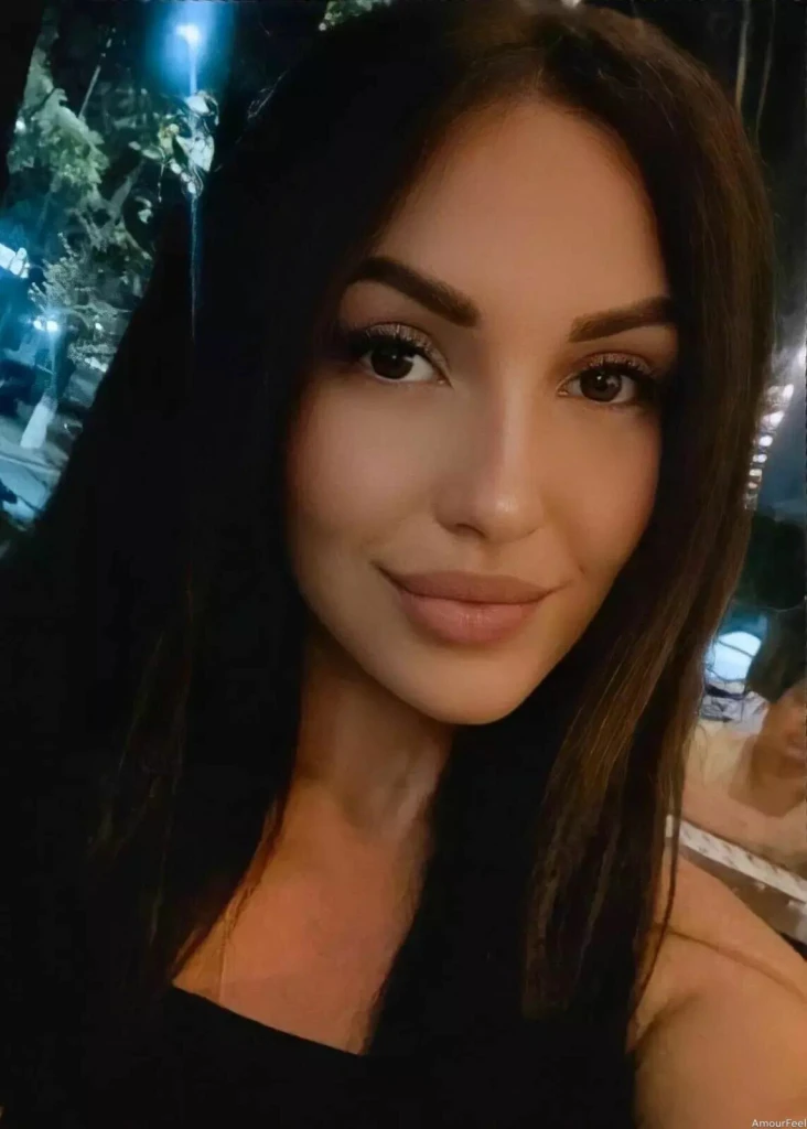 Iulia Profile image 3