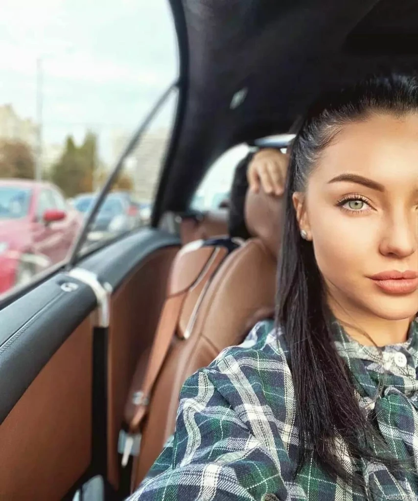 Catalina Profile image 6