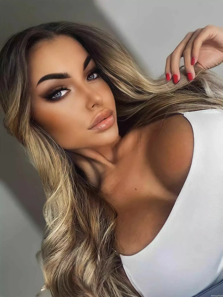 Alina Roxana Profile image 4