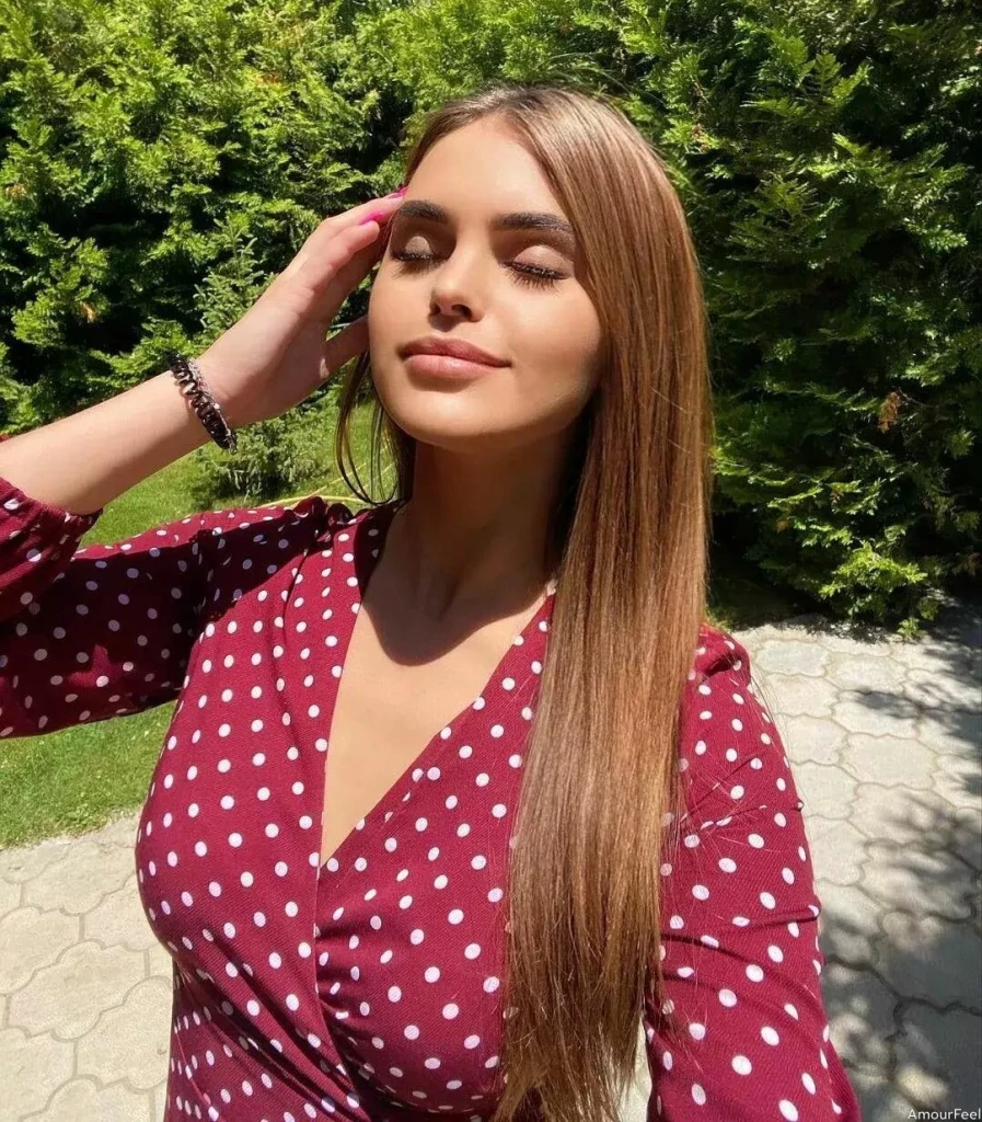 Angelina Profile image 6