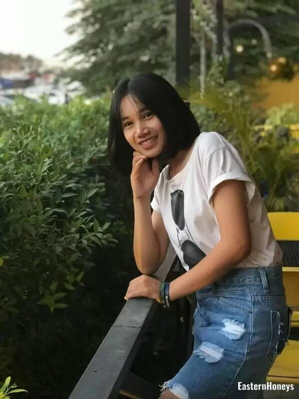 Thanya Profile image 5