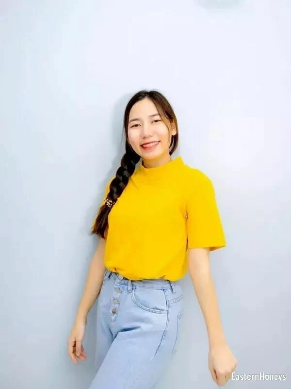 Varatchaya Profile image 2