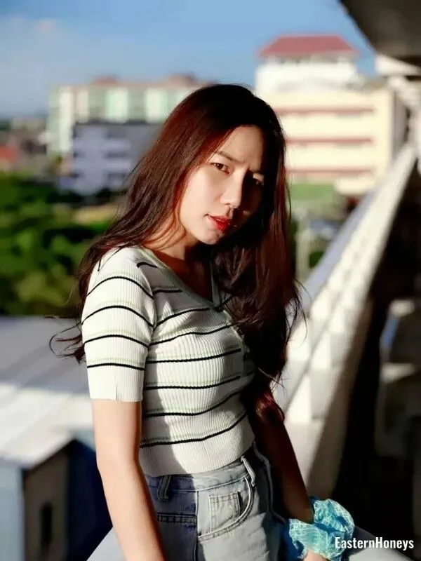 Varatchaya Profile image 1