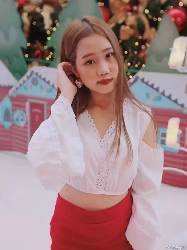 Suphatsorn Profile image 4