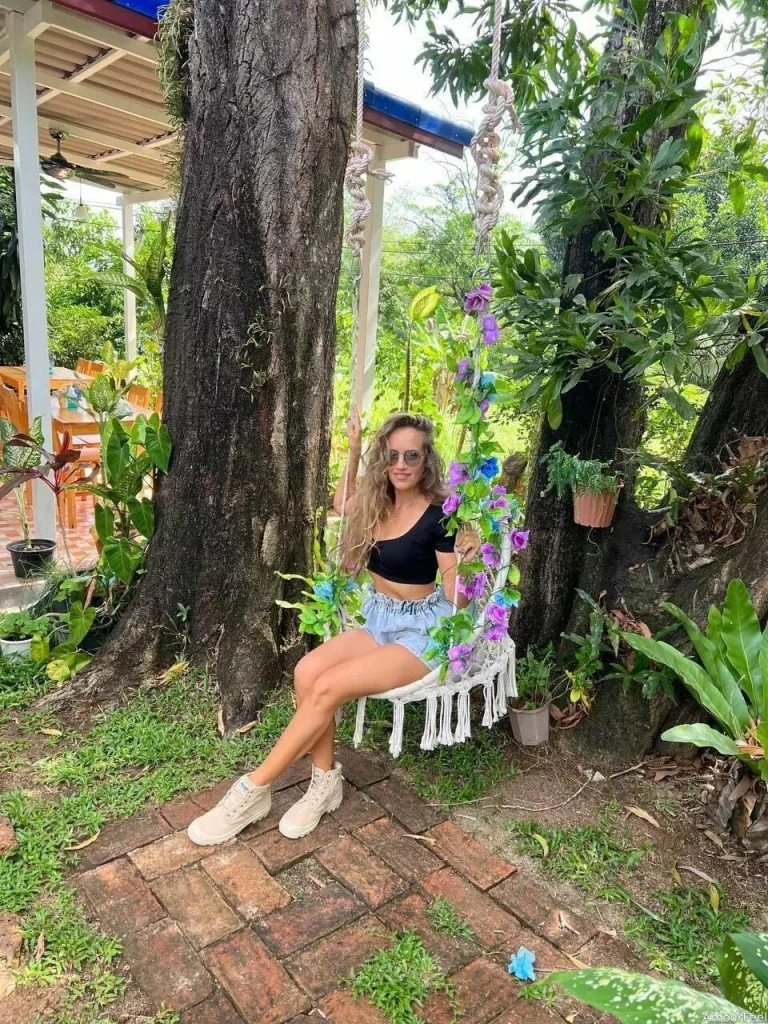 Manee Profile image 3