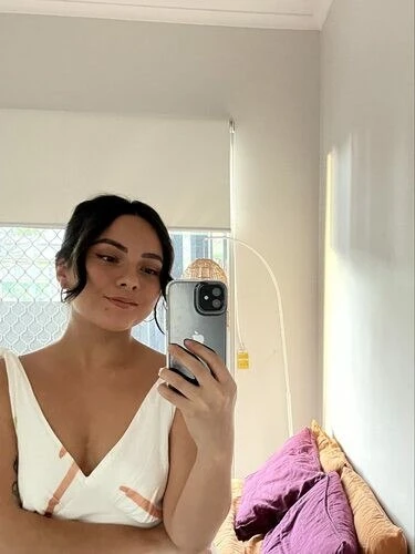 Rhianna Profile image 3