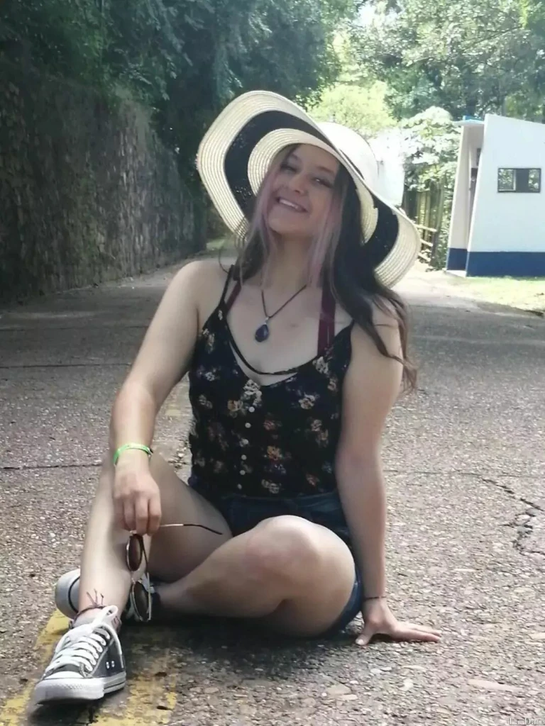 Laura Profile image 3