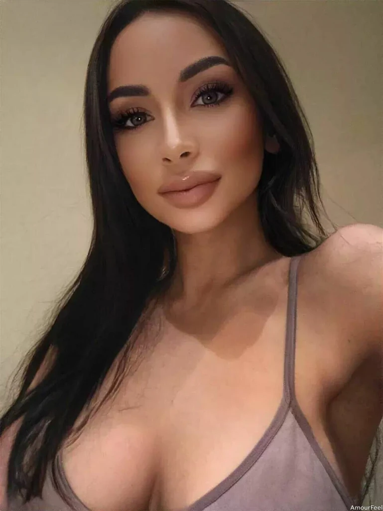 Alina Profile image 3