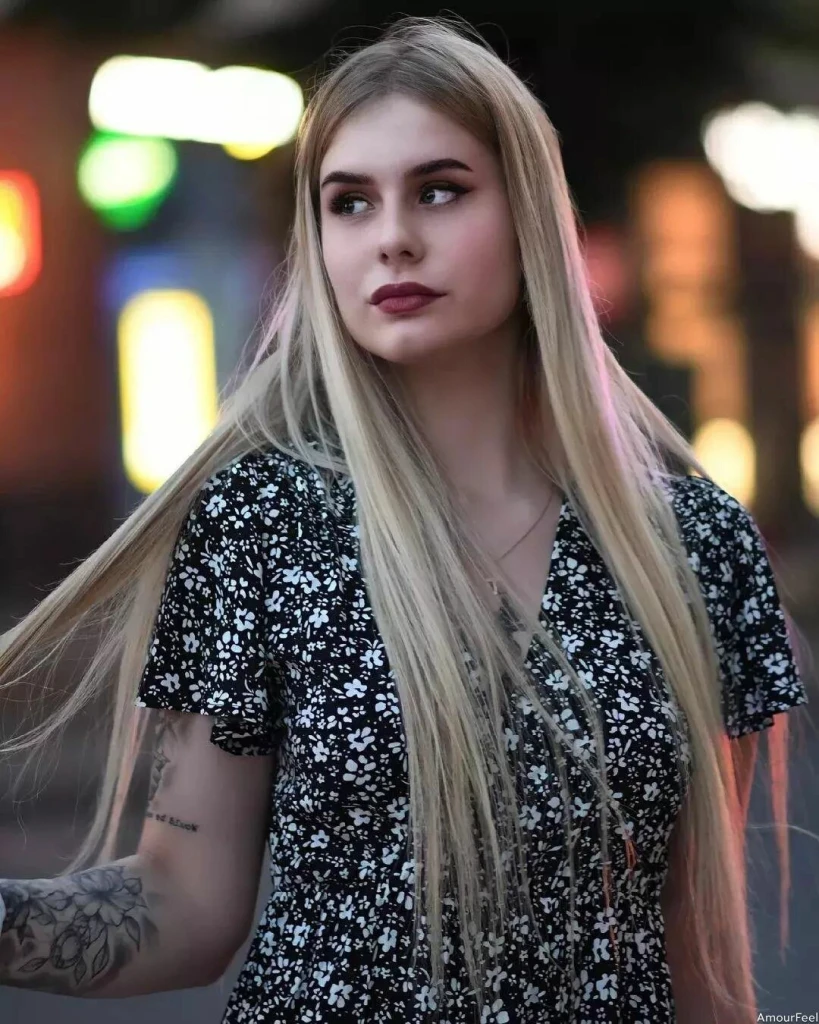 Elizabeth Profile image 4