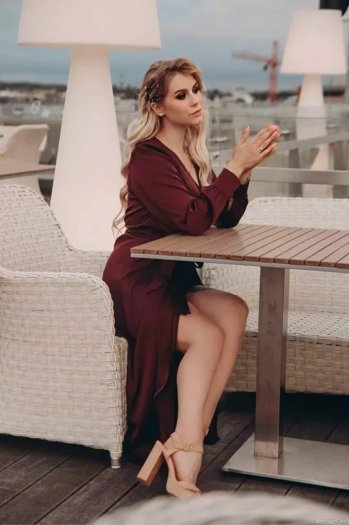 Elizabeth Profile image 5