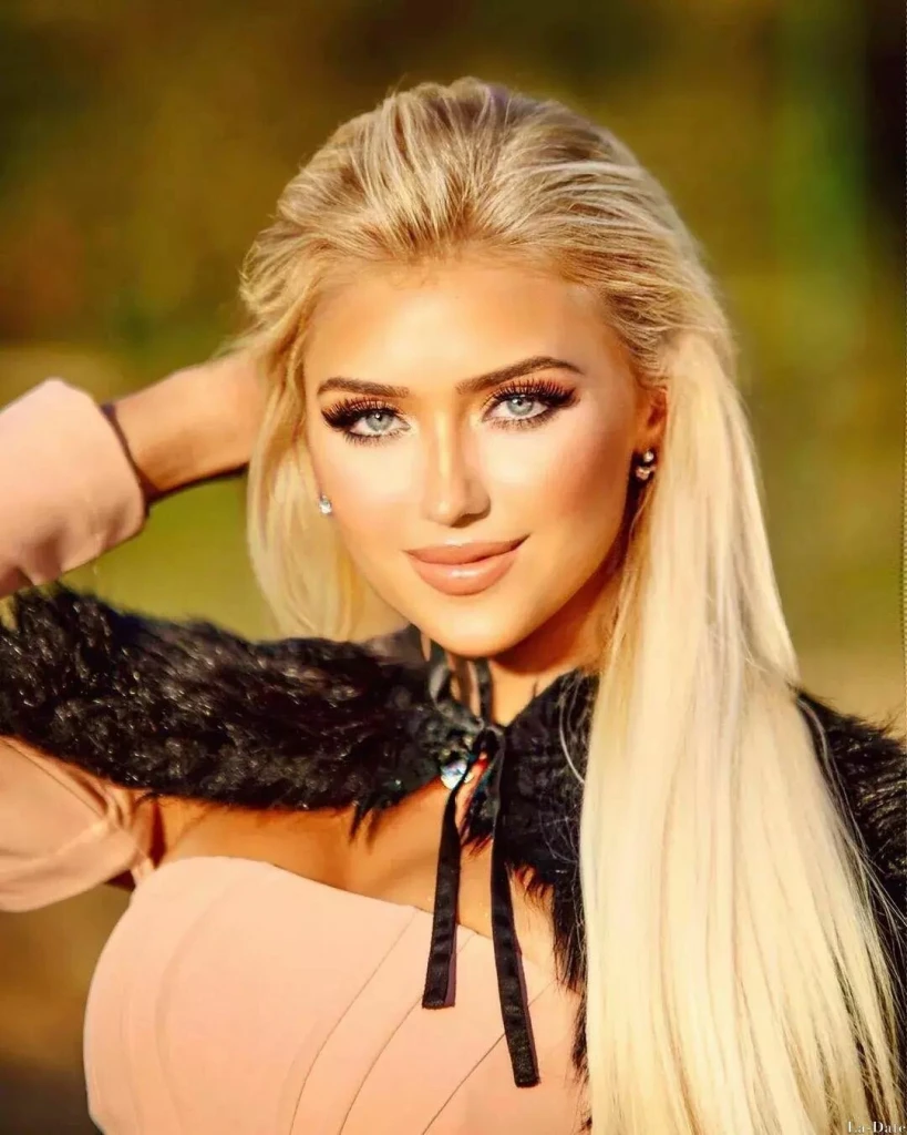 Chelle Profile image 1