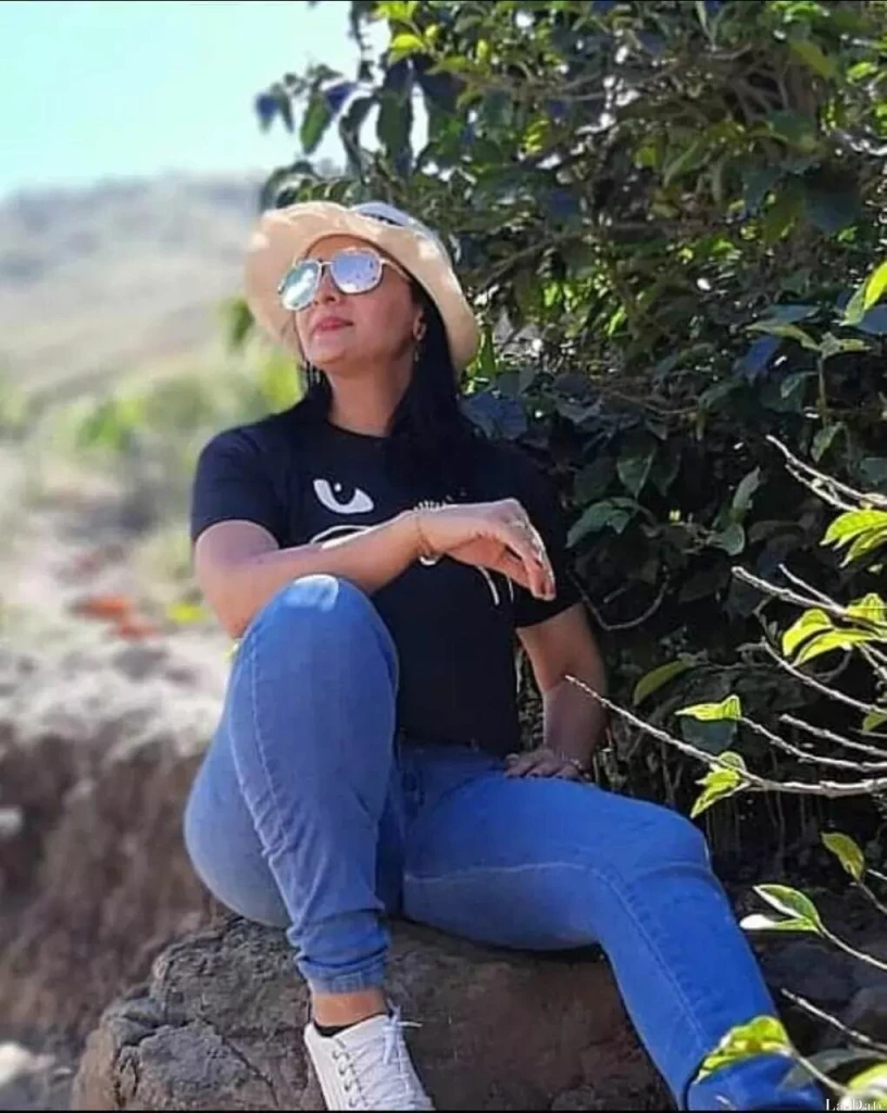 Anna Profile image 6