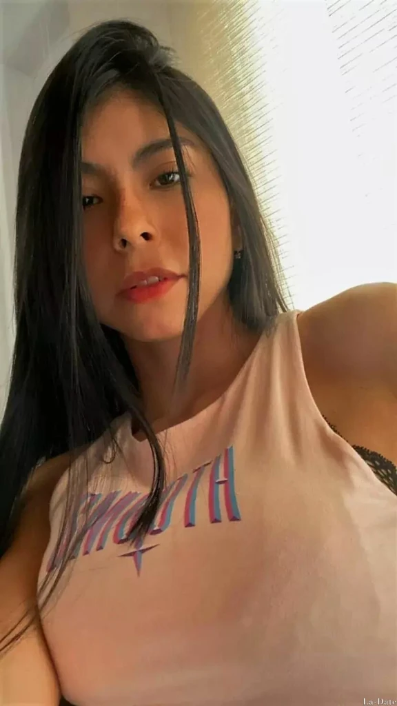 Linda Profile image 6