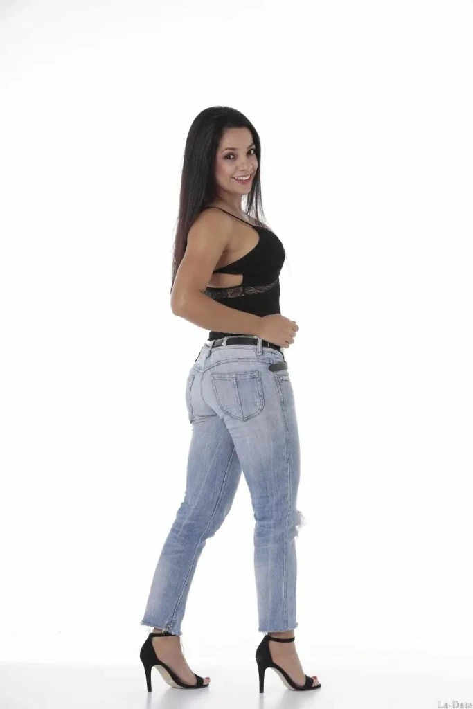 Yuliana Profile image 1