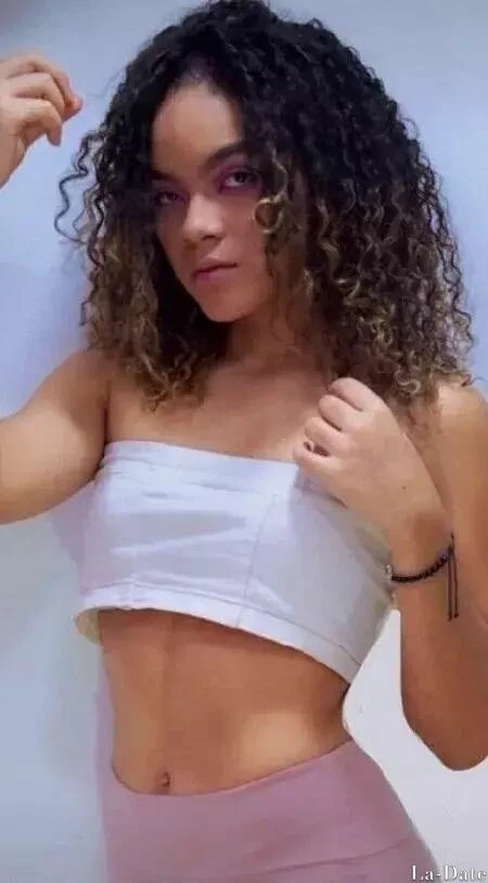 Yenny Profile image 1