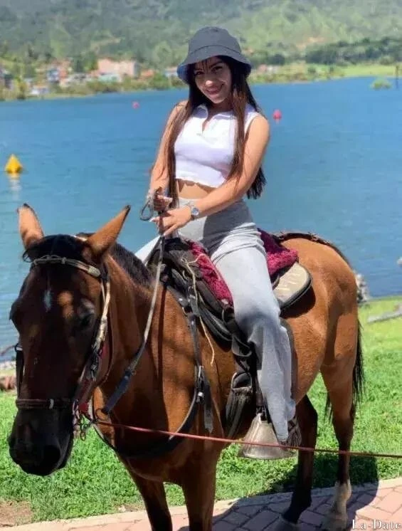 Fernanda Profile image 2