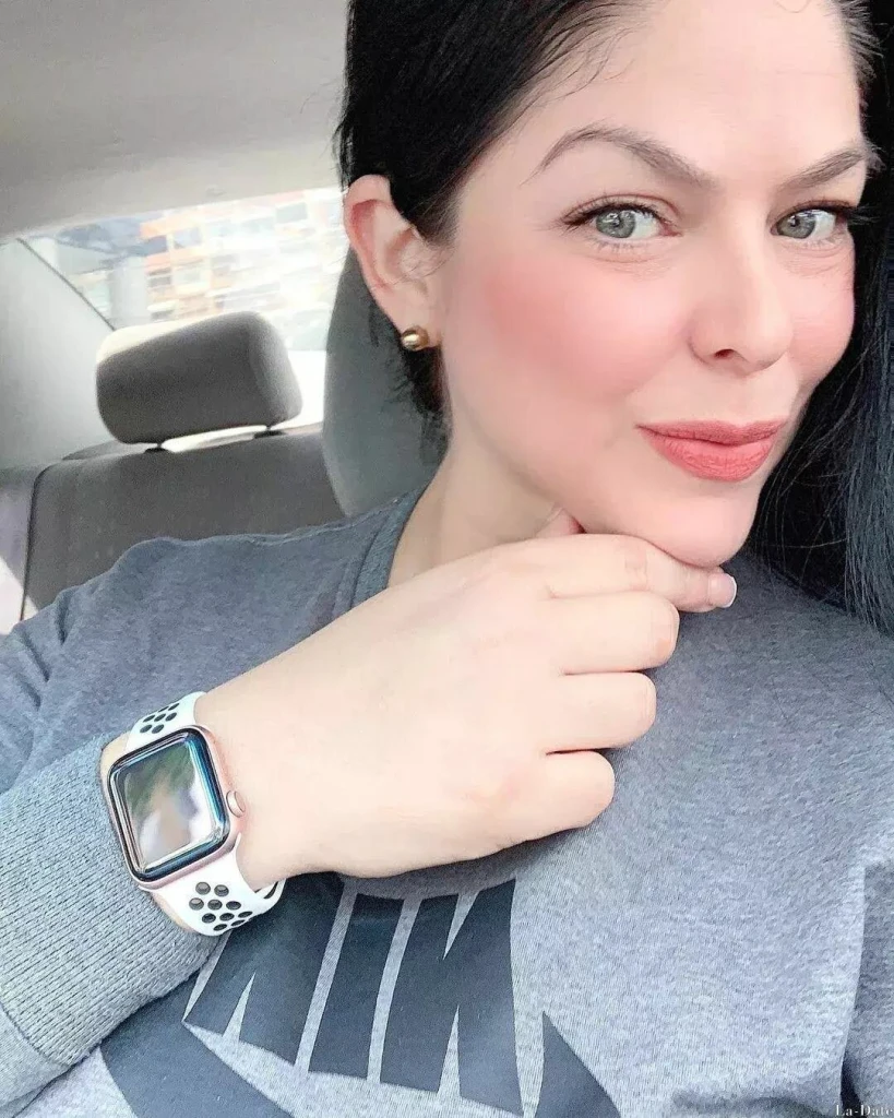 Paola Profile image 2