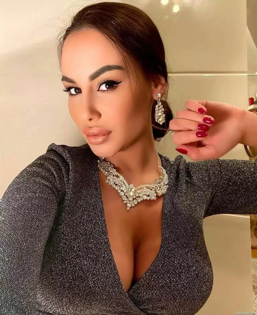 Emilia Profile image 4