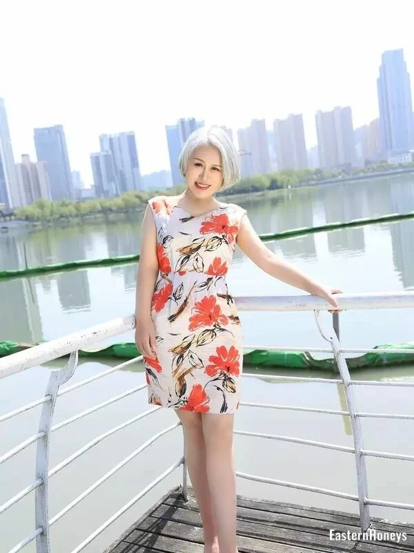 Elizabeth Profile image 1