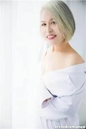 Elizabeth Profile image 4