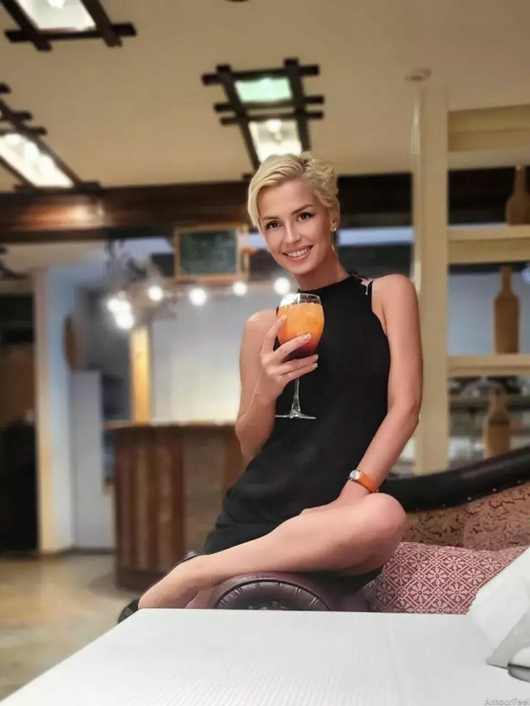 Valeria Profile image 5