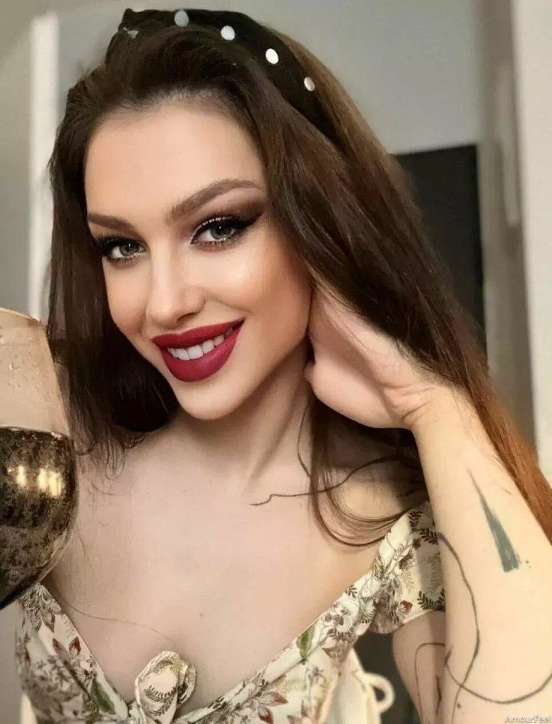 Anna Profile image 2