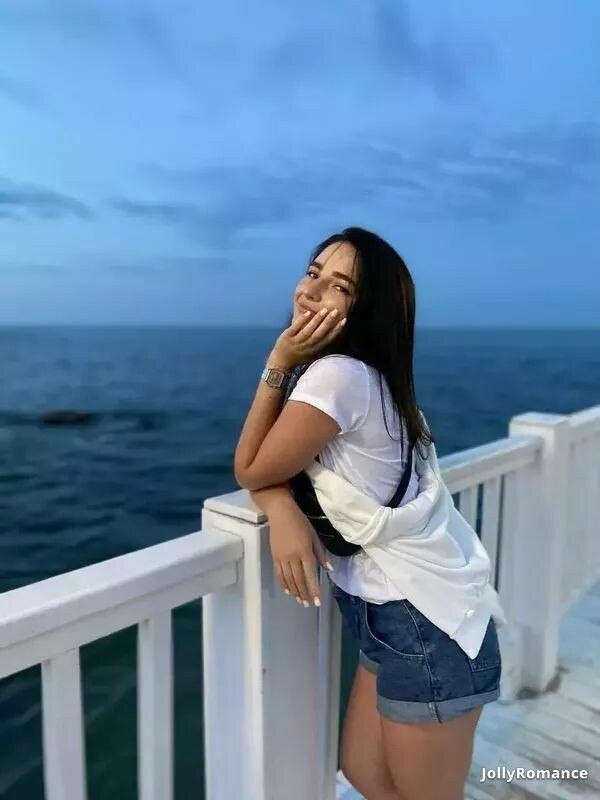 Anna Profile image 2