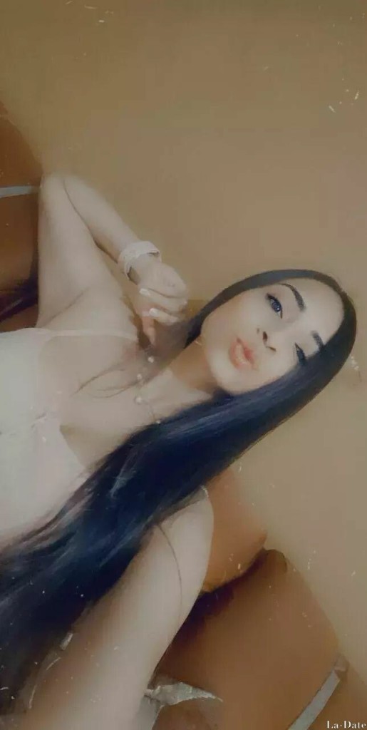 Tatiane Profile image 2