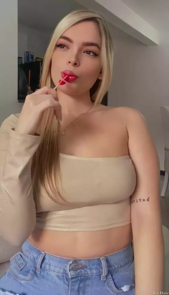 Emilly Profile image 6