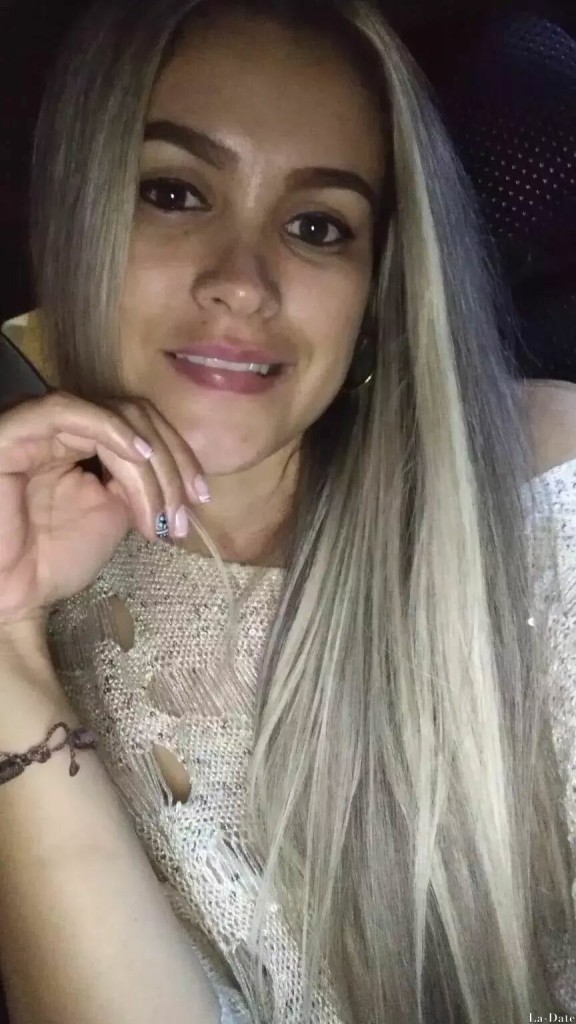 Amanda Mayara Profile image 1