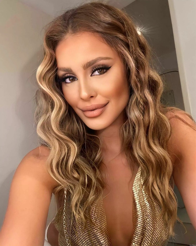 Estefania Profile image 4