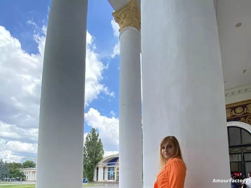 Elena Profile image 4