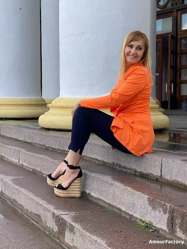 Elena Profile image 1