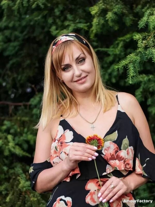 Elena Profile image 3