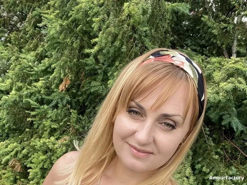 Elena Profile image 2