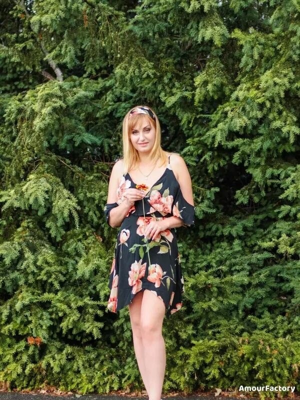 Elena Profile image 5